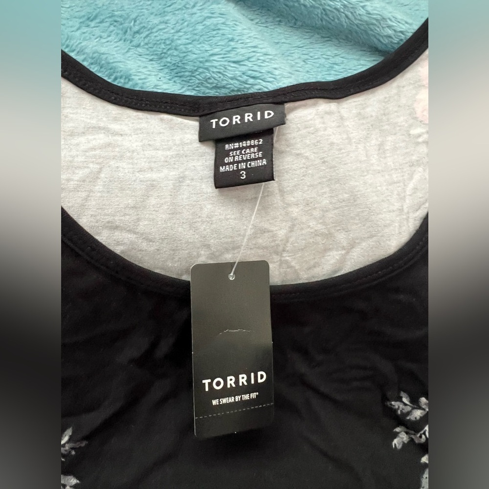Black floral tank - Picture 7 of 7